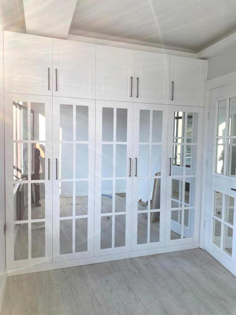 Giyinme Dolabı